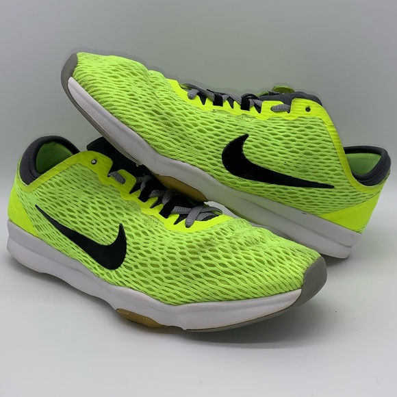 size 7 black nike trainers